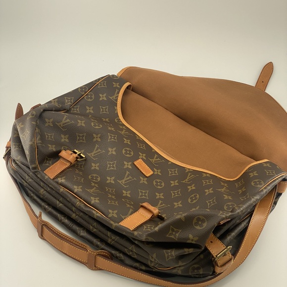 LOUIS VUITTON Saumur 43 Shoulder Bag - Picture 9 of 16